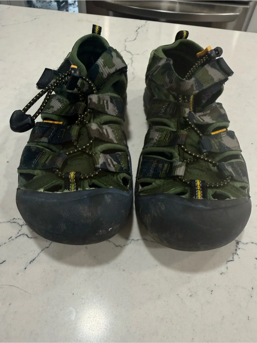 KEEN Boys Camouflage Fisherman Sandals Closed Toe Green Black US Size 3